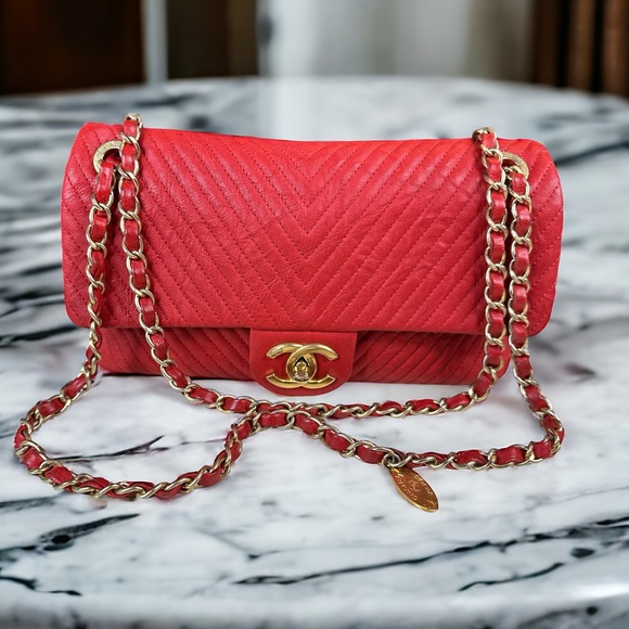 Chanel red chevron wrinkled leather small rectangular medallion chain bag - Picture 1 of 15